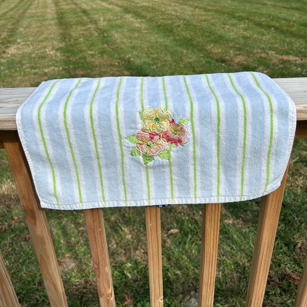 Vintage Longaberger‎ Embroidered Mixed Bouquet Hand Towel Replacement 27" x 17"
